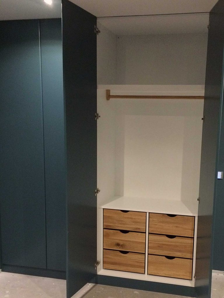 Jake Reilly Furniture – Bedroom – Wardrobe with oak drawers